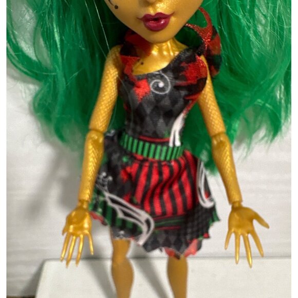 Monster High Jinafire Long Doll With Green Hair & Scaled Outfit - Picture 4 of 13